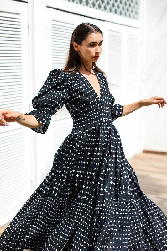 Xola Maxi Dress Cross Noir Trendy Fit-and-Flare Maxi Dress