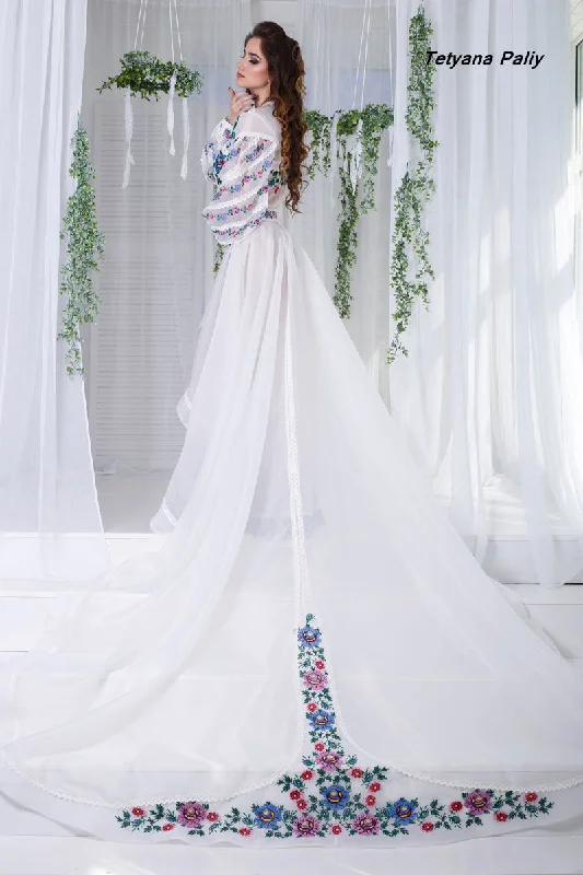 Dress Elizabeth with a detachable train and a separate balero