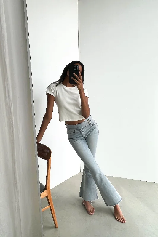 HIGH-RISE FLARED JEAN Stylish Acid-Wash Jeans