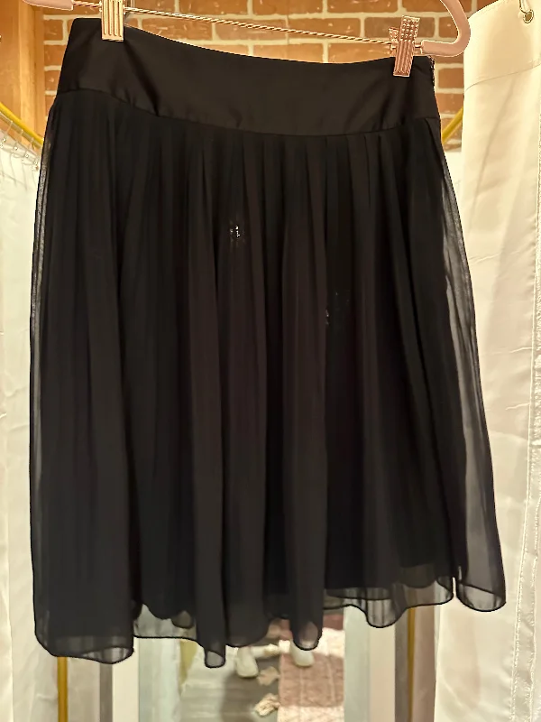 H&M Black Skirt - Size 6 ribbed skirt waist